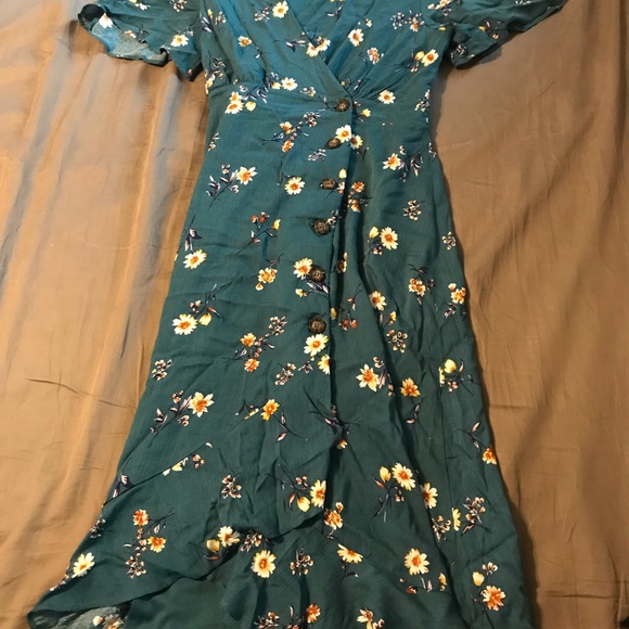 Wore to one event.. no longer needed - Picture 2 of 4